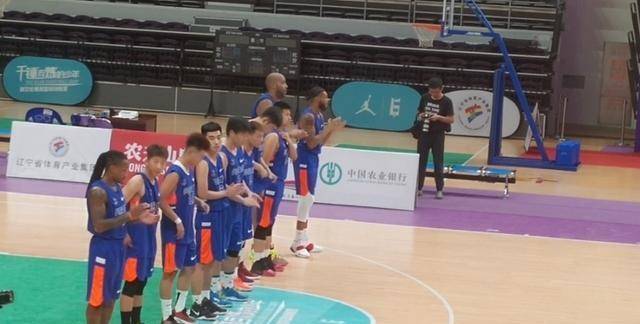 25, 马赛球迷冲突遭重罚，主场未来三场空场  